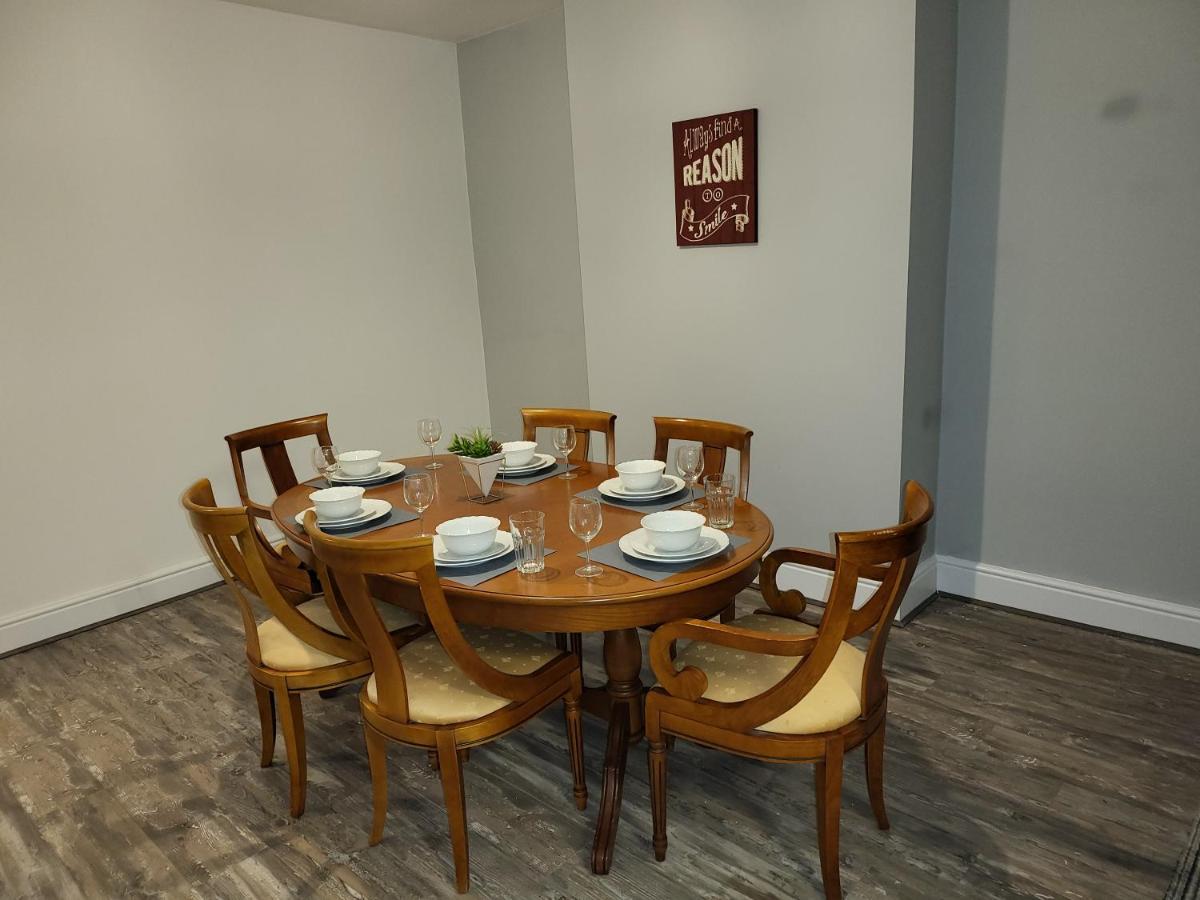 Cheadle Village Holiday home *